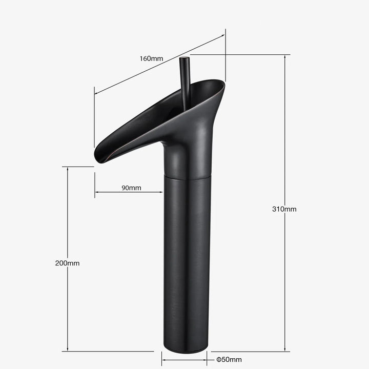 Un robinet salle de bain lavabo bambou cascade noir mat en laiton avec un design inspiré du bambou. L'eau s'écoule en cascade, rappelant le murmure d'une chute d'eau naturelle. Dimensions : 310 x 160 mm.