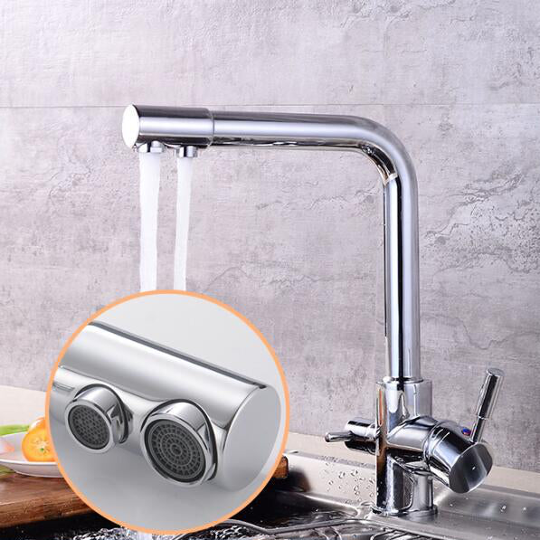 Un robinet cuisine évier avec purificateur d'eau 3 voies en laiton argenté, idéal pour une utilisation flexible et optimale.
