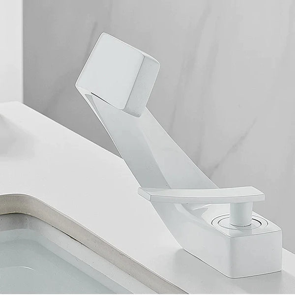 Robinet design incurvé cascade en laiton blanc pour salle de bain - Jet d'eau en cascade pour une expérience sensorielle sophistiquée. Réglage manuel de la température pour un confort parfait. Hauteur compacte de 16 cm pour une note chic dans votre salle de bain.