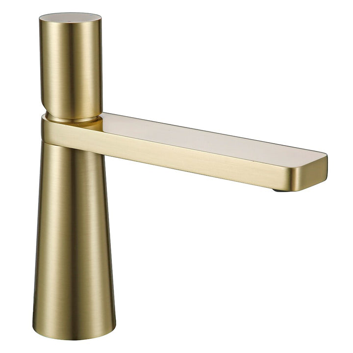 C'est un robinet pour lavabo de salle de bain. Il est doré brossé avec un design géométrique et arrondi. Il est en laiton. 