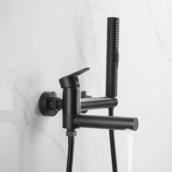 Robinet baignoire design moderne en laiton noir avec douchette à double jet. Sortie d'eau pivotante à 90°. Parfait pour votre salle de bain.