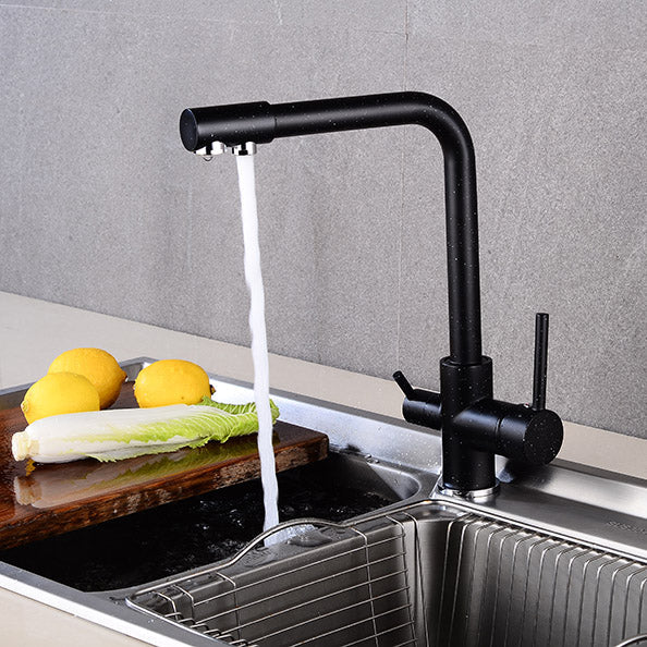 Un robinet de cuisine en laiton noir avec purificateur d'eau, offrant une rotation de 360°. Double sortie pour eau pure et eau chaude/froide réglable. Dimensions : 31 x 28 cm. Parfait pour votre cuisine.