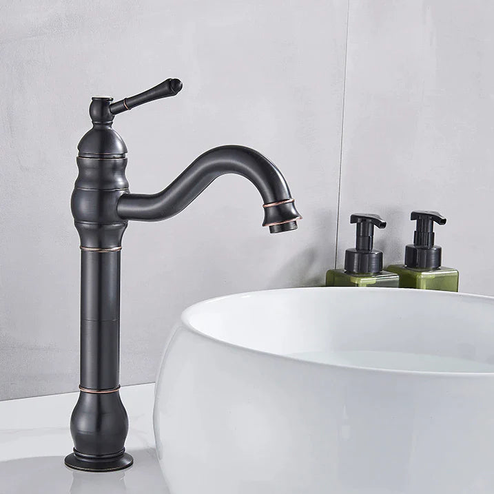 Un robinet salle de bain lavabo vintage mitigeur rétro en laiton noir bronze. Ambiance rétro et élégante pour votre salle de bain.