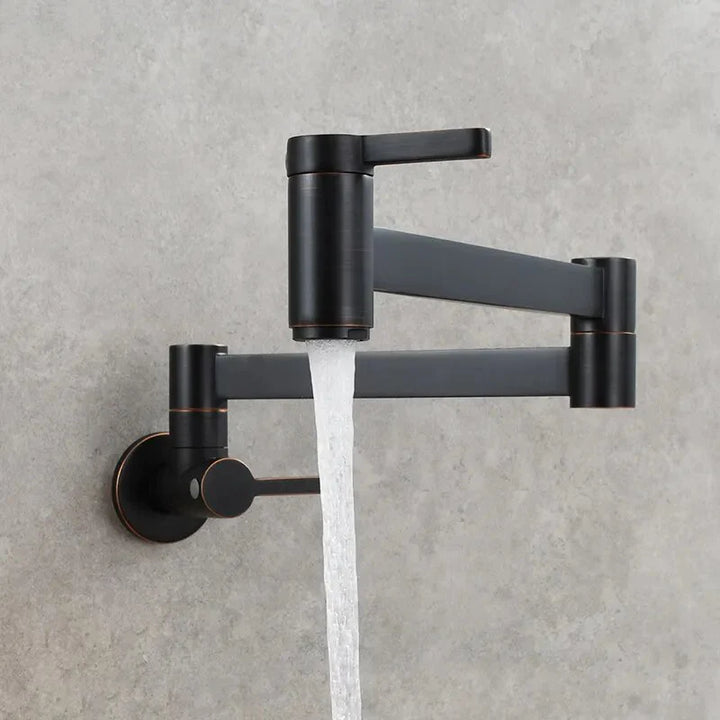 Robinet évier cuisine eau froide rabattable mural encastrable - Noir - Laiton. Robinet mural encastrable avec eau qui coule. Parfait pour une utilisation quotidienne rapide dans une cuisine moderne. Design élégant avec rotation à 360° et filtre mousseur pour une eau pure.