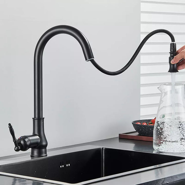 Un robinet rétro flexible rétractable en laiton noir brossé pour évier de cuisine. Design vintage avec poignée de mitigeur latérale pour une utilisation facile et pratique. Ajoutez une touche d'élégance et de fonctionnalité à votre cuisine.