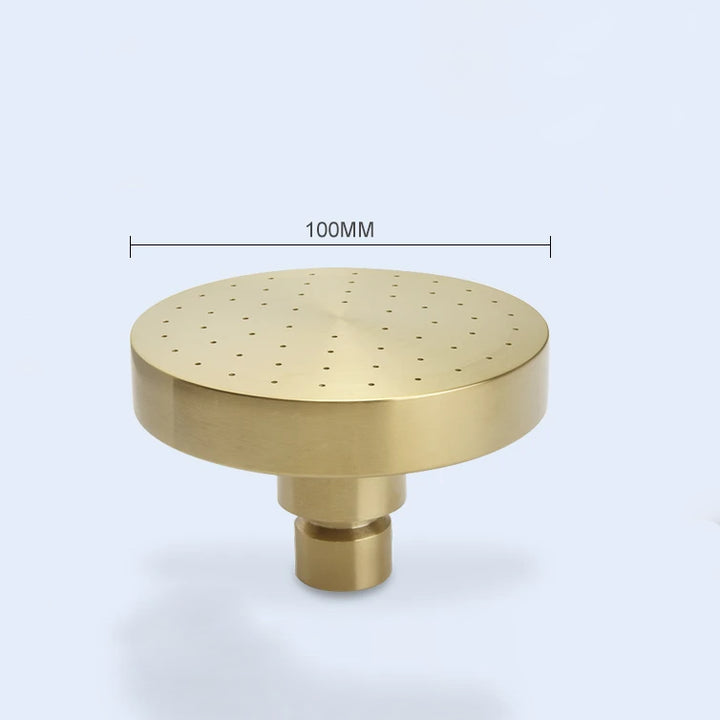 Un objet en métal doré avec un petit trou, un objet circulaire en or avec des trous, une surface métallique circulaire avec des trous - Robinet douche salle de bain mural encastable minimaliste en laiton doré.