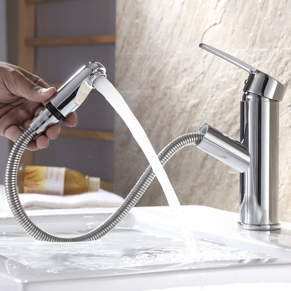 Un robinet lavabo salle de bain flexible en teinte chromé, avec douchette et flexible extensible jusqu'à 60 cm. Esthétiquement moderne et facile à utiliser au quotidien.