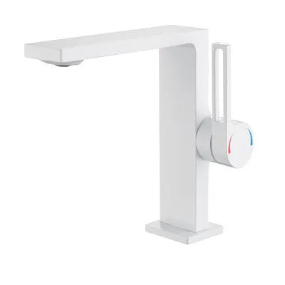 C'est un robinet pour lavabo de salle de bain. Il est minimaliste, il est plat et rectangulaire. Le mitigeur est ronde avec une poignée rectangulaire. Il est blanc mat.