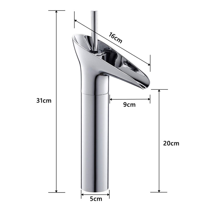 Un robinet salle de bain lavabo bambou cascade en argenté chromé, inspiré du bambou, avec un design sophistiqué et naturel. L'eau s'écoule en cascade, rappelant le murmure d'une chute d'eau naturelle. Dimensions : 310 x 160 mm, poids : 753 g.