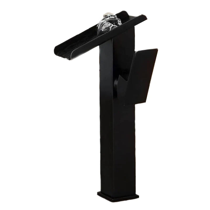 Un robinet lavabo design rectangulaire cascade en laiton noir mat avec bec en forme de U et poignée latérale ajustable. Disponible en deux tailles.