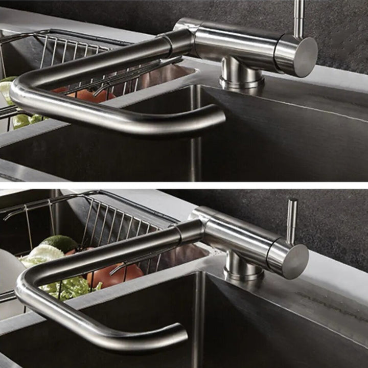 Robinet évier cuisine pivotant pliable mitigeur - Argenté: Un évier en acier inoxydable avec un bec coudé pliable à 90° et une rotation à 360°. Parfait pour les cuisines modernes avec des espaces restreints.